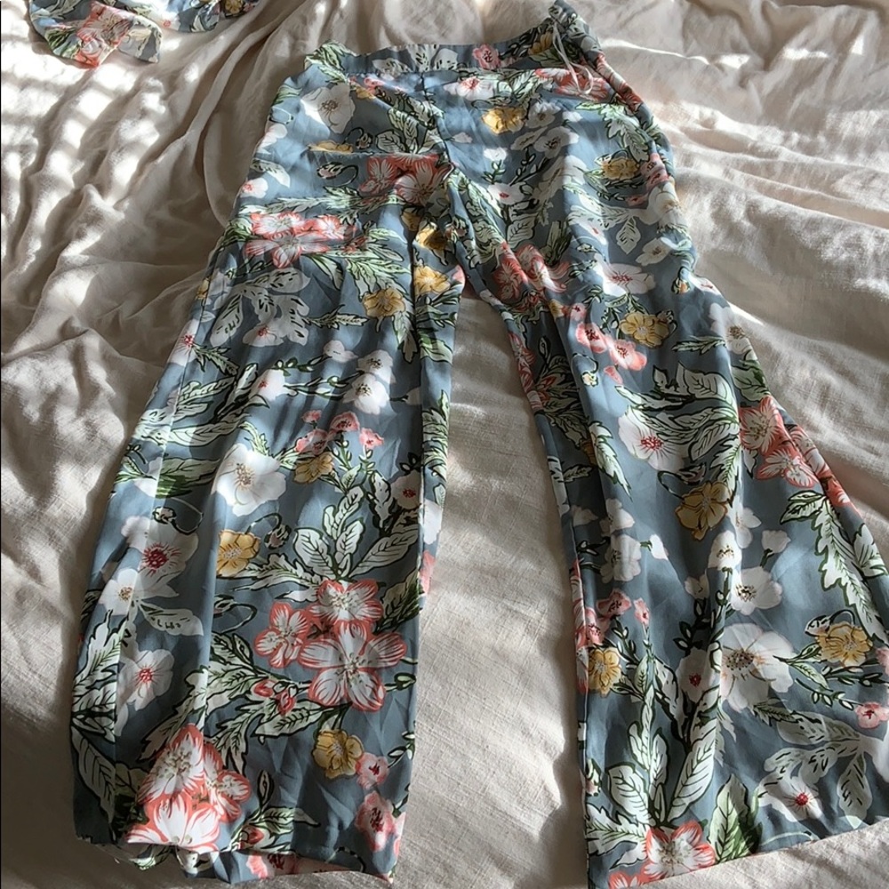 Floral two piece set! - Picture 2 of 2